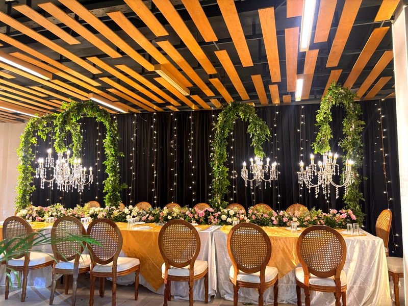 হেড টেবিল ডেকোরেশন - Head table decor