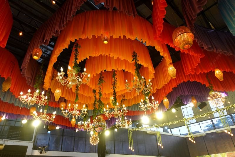 সিলিং ড্রেপ ও ঝাড়বাতি - Ceiling drape and chandeliers